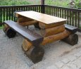 Dřevěný stůl do pergoly